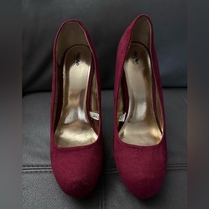 Mossimo faux suede fuchsia platform heels